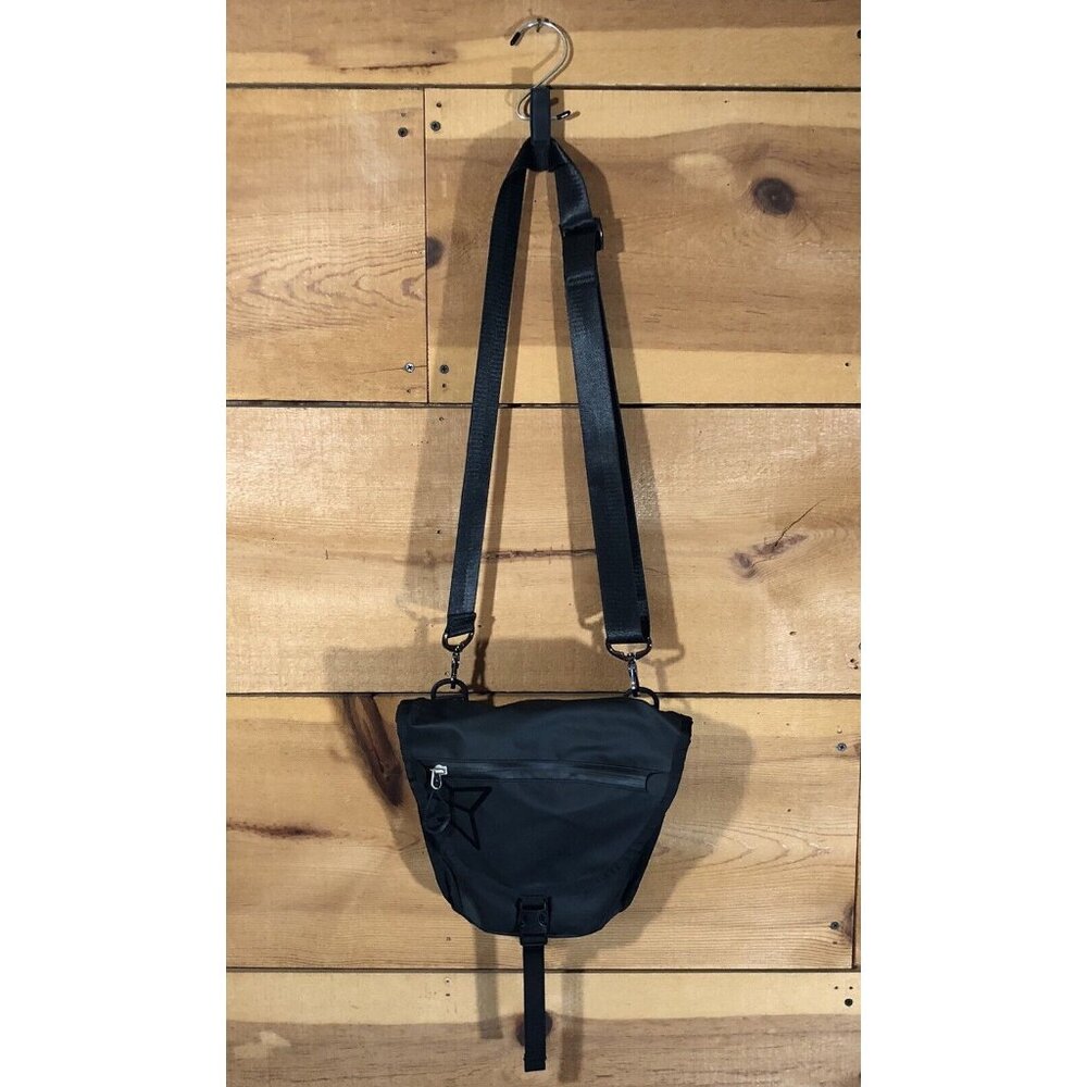NEW Paago Works Focus Camera Shoulder Backpack Bag Padded Water Resistant Black